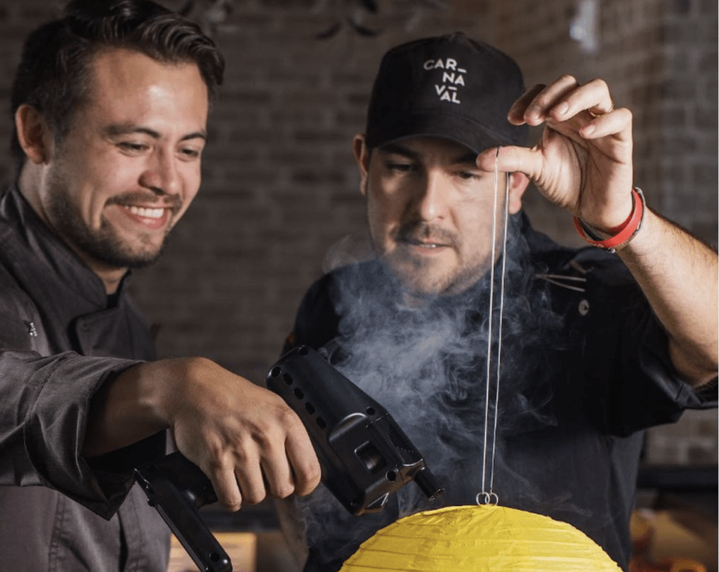 Aaron Díaz impulsa la cockteleria conceptual en Perú con Carnaval
