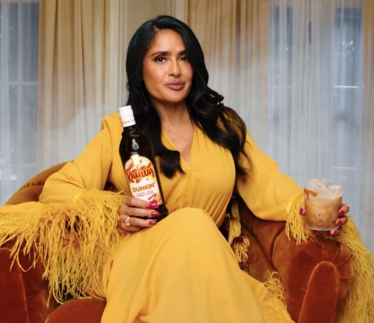 Salma Hayek y Dunkin'