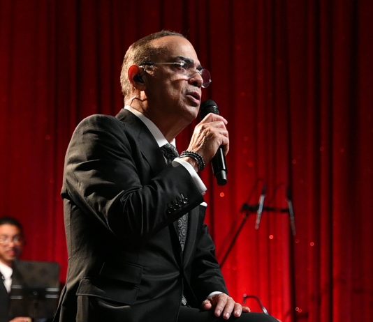 Gilberto Santa Rosa en "ÍNTIMO"| foto: Simón Martínez