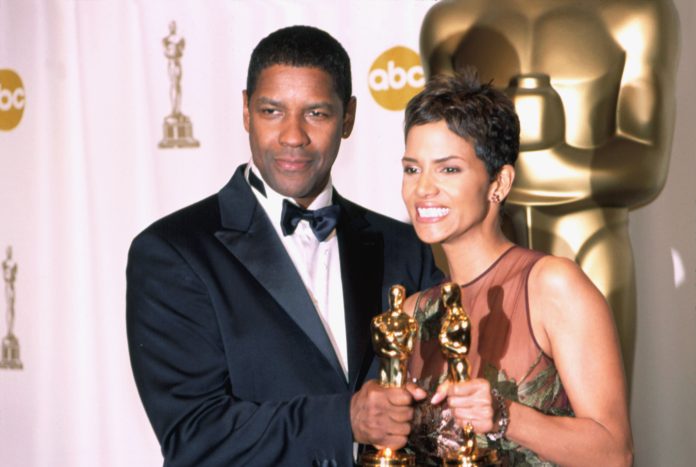 Denzel,Washington,And,Halle,Berry,At,The,Academy,Awards,,3/24/2002, Halle Berry y Denzel Washington | Foto: Shutterstock