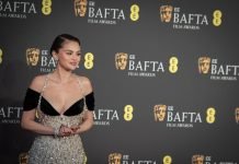 Selena Gomez y Benny Blanco: el secreto que une a la pareja a través de continentes Selena Gómez | foto: Loredana Sangiuliano / Shutterstock.com