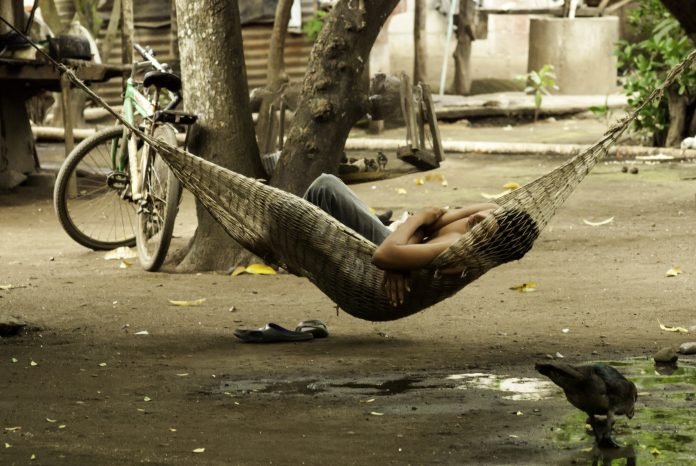 Man,Lying,Hammock,In,Venezuela,,Poverty Venezuela | foto: Shutterstock