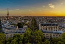 El 14 de julio más raro de Francia: un desfile, un minuto de silencio y una semifinal Atardecer en París | Foto: Wikimedia Commons