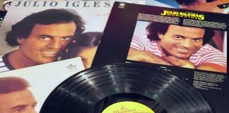 Julio Iglesias tiene memes dobles este julio | Foto: Shutterstock