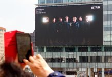 A BTS le negaron un estadio en Chile por el fútbol, pero cerrará la final del Mundial BTS en un anuncio publicitario | Foto: Shutterstock