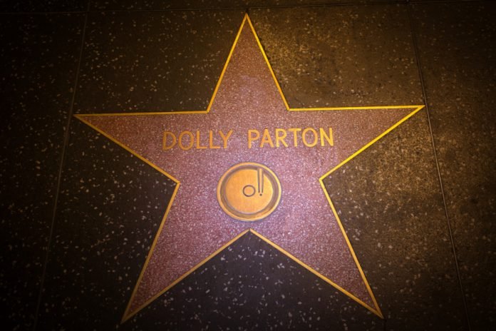 Dolly Parton en el Hollywood Walk of Fame | Foto: Shutterstock Dolly Parton en el Hollywood Walk of Fame | Foto: Shutterstock