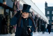Johnny Depp se convierte en Scrooge: mira el nuevo video de Ebenezer, el «Cuento de Navidad» de terror de Ti West Johnny Depp in Ebenezer from Paramount Pictures.